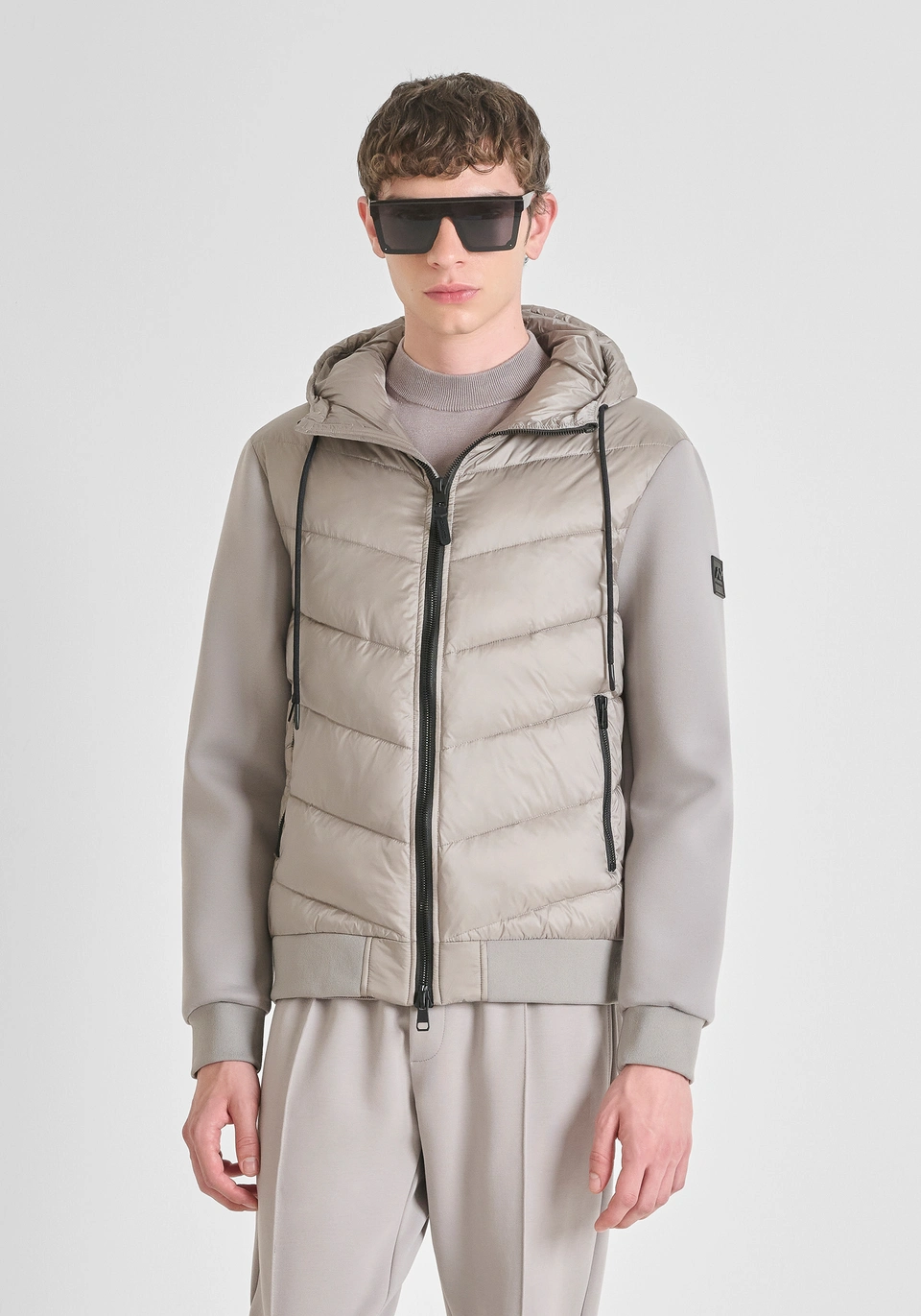 Chaqueta Antony Morato slim fit relleno eco y mangas de punto gris