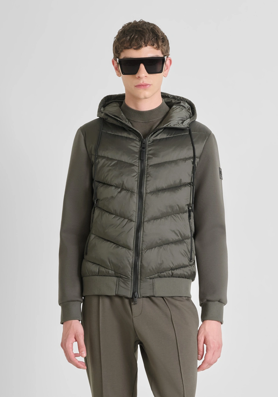 Chaqueta Antony Morato slim fit relleno eco y mangas de punto Kaki