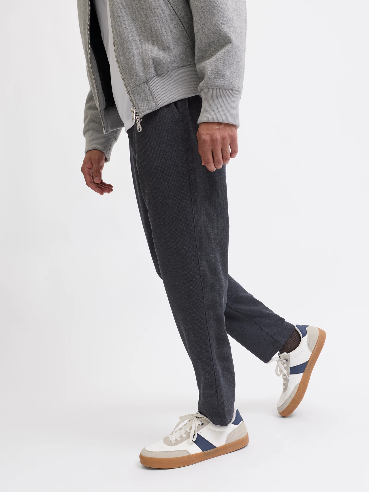 Pantalones J&J Jogger tapered fit Marino - Imagen 2