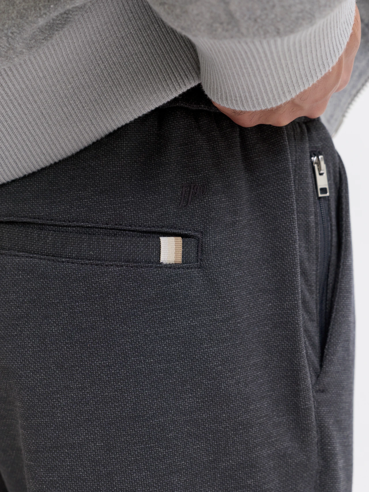 Pantalones J&J Jogger tapered fit Marino - Imagen 3