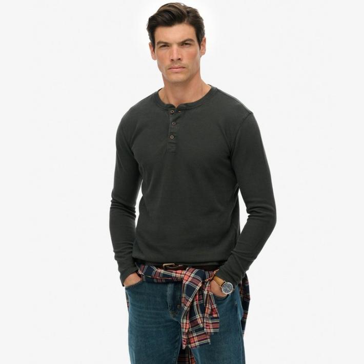 Camiseta Superdry de manga larga cuello con botones Col. Negro lavado