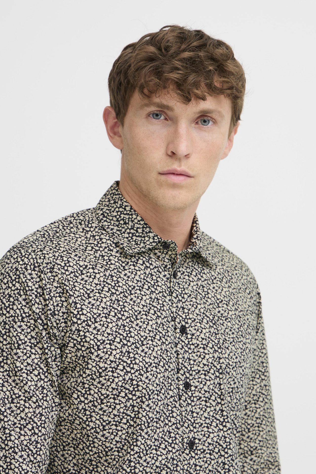 Camisa Blend con micro estampado floral marino - Imagen 3